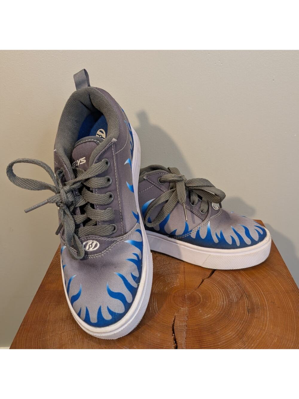 Heelys Pro 20 Prints Skate Shoes Gray/Blue Flames - Size 4Y